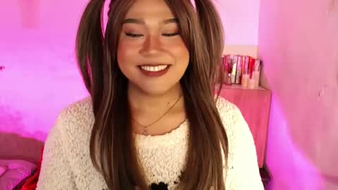 1lovelymess online show from April 9, 6:19 am