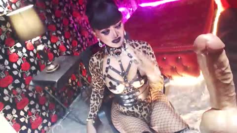 Snapshot of _hailyourqueenx chatting on September 23, 9:32 pm GoDDess  Chloe online show from September 23, 9:32 pm