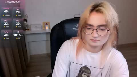 _meow_neko_ online show from November 9, 8:31 pm