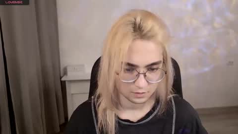 _meow_neko_ online show from March 23, 7:19 pm