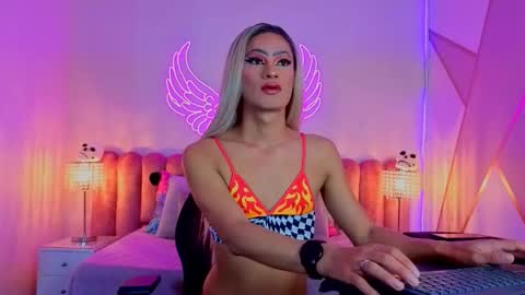 Snapshot of _scarletmoore chatting on October 21, 8:16 am Scarlett online show from October 21, 8:16 am