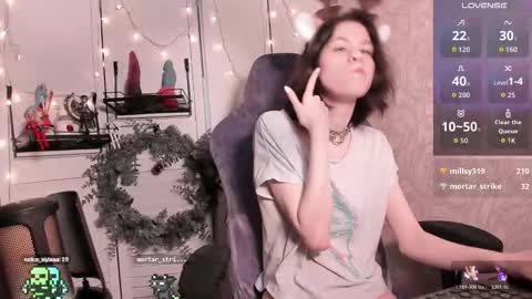 aesthetic_being online show from December 18, 12:21 pm