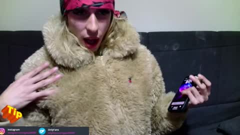 pamelaanderson777 online show from January 4, 7:02 pm