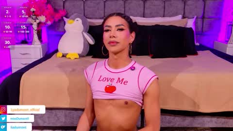 Queen Dumont   online show from February 20, 1:45 am