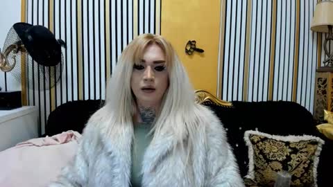 alenarios online show from November 18, 8:25 am