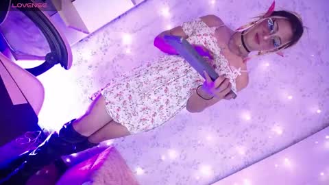 alexaavandercloude online show from April 28, 10:14 pm