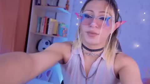 alexaavandercloude online show from July 4, 7:52 pm