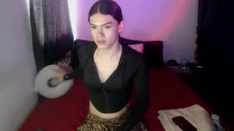 alice_m00nn online show from November 13, 12:14 pm