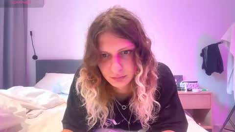 AlicePinkhead online show from November 3, 9:30 am