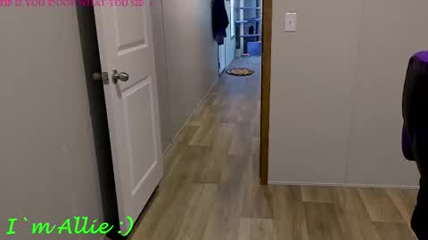 Allie online show from November 16, 3:11 pm