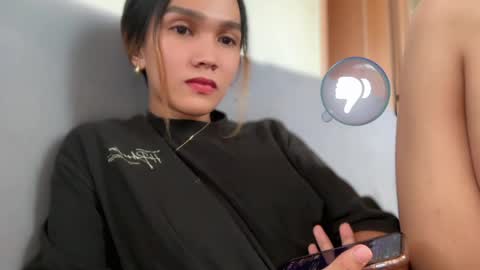 larah online show from April 21, 5:03 am