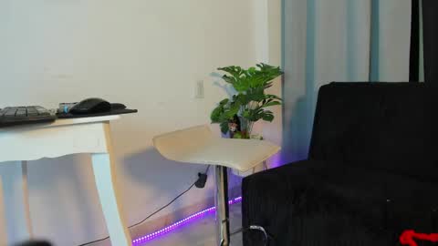 alondra online show from April 17, 2:36 am