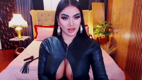 Alura Jhenson online show from April 2, 1:42 pm