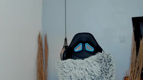 AMELIA  online show from December 5, 6:18 am