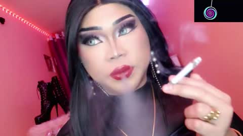 Snapshot of amiadoll chatting on October 21, 5:36 pm Queen Mireska online show from October 21, 5:36 pm