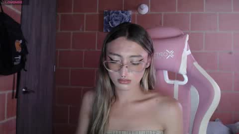 Snapshot of andrea_camila chatting on October 9, 3:35 pm Andrea  online show from October 9, 3:35 pm