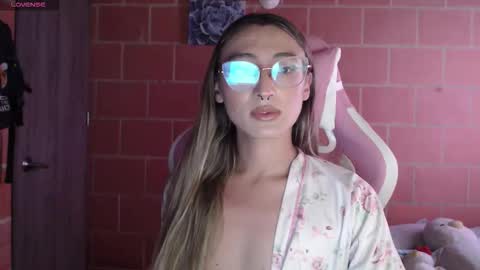 Snapshot of andrea_camila chatting on October 11, 4:42 pm Andrea  online show from October 11, 4:42 pm