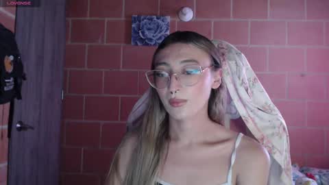 Snapshot of andrea_camila chatting on October 14, 5:47 pm Andrea  online show from October 14, 5:47 pm