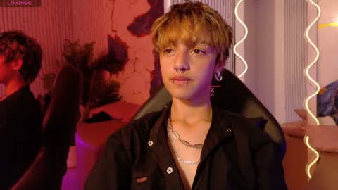 angeel_tay online show from June 1, 7:26 pm