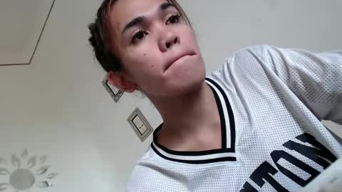 Snapshot of angelic_slutxx chatting on February 2, 12:51 am Yhanna online show from February 2, 12:51 am