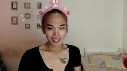 Snapshot of angelic_slutxx chatting on October 25, 12:00 pm Yhanna online show from October 25, 12:00 pm