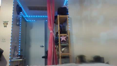 Angelikka Freakd out Pikkels online show from July 30, 7:29 am