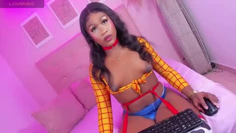 annie_dolce_ online show from October 22, 12:34 am