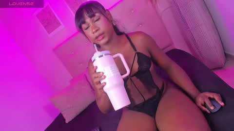 annie_dolce_ online show from March 2, 11:11 pm