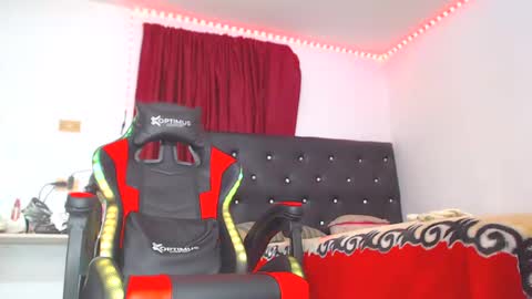ashelyhots9inches online show from October 8, 7:37 pm