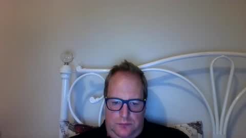 yoursissy online show from June 4, 12:57 am