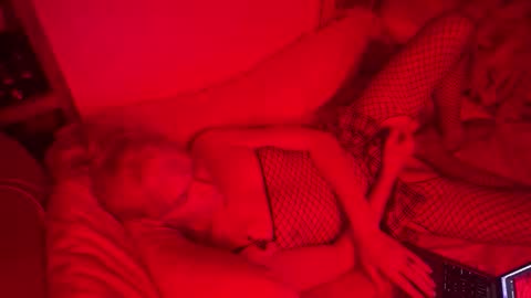 Auroral Eve online show from April 13, 7:01 am