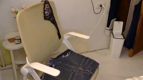 Rhian online show from December 3, 4:06 am