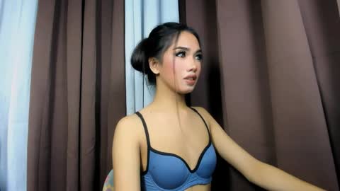 ur lovely ayi  online show from April 4, 1:42 pm