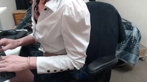 Bobbie Bunnie online show from January 9, 8:25 pm