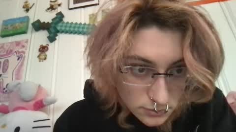 Snapshot of boywithbug chatting on March 4, 4:20 pm boywithbug online show from March 4, 4:20 pm