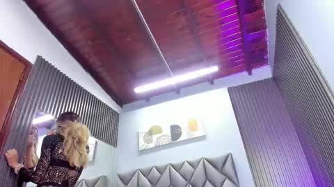 caitlyn_joness_ online show from March 18, 11:37 pm