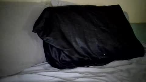 Snapshot of caligirl310r chatting on January 27, 3:50 pm Caligurl   Queen    Head Fluffer In Charge  Goddess of Cocktease   Mistress of Holes online show from January 27, 3:50 pm