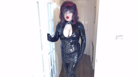 candi smokes online show from April 11, 1:15 pm