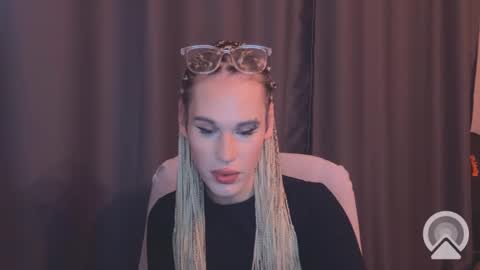 Cassie online show from December 4, 4:10 pm