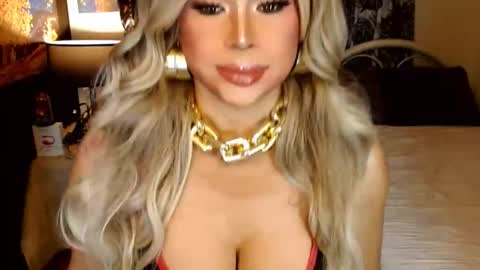 charismatic_apple online show from March 14, 7:50 pm