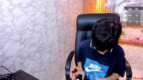Snapshot of charlietaylor_ chatting on October 20, 12:52 pm Charlie online show from October 20, 12:52 pm