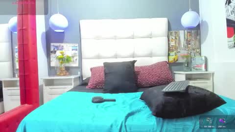 Snapshot of cinthya_walker1 chatting on October 21, 1:23 pm cinthya_walker1 online show from October 21, 1:23 pm