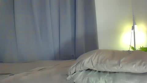 Snapshot of classy_bombshellxx chatting on January 10, 7:04 am Amanda trans red one  Anna Girl black one online show from January 10, 7:04 am