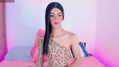 CLOE REMINTON online show from February 11, 9:31 am