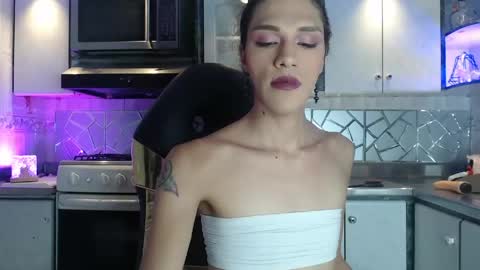 Cristina Onazis online show from April 15, 6:35 pm