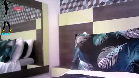 Linda Cross online show from November 6, 11:05 pm