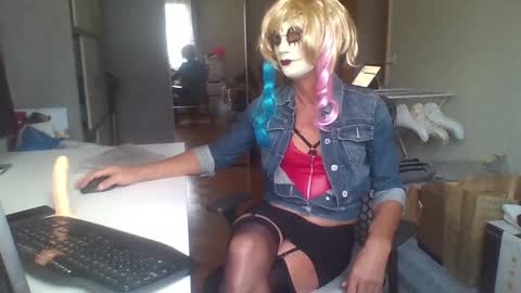 newcumer online show from December 6, 9:49 am