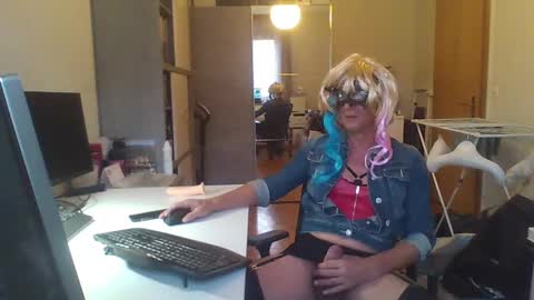 newcumer online show from February 12, 7:13 am