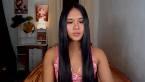 daniellelux online show from November 6, 7:08 am