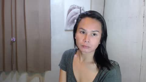Snapshot of devine_g chatting on February 9, 11:57 pm Igat online show from February 9, 11:57 pm
